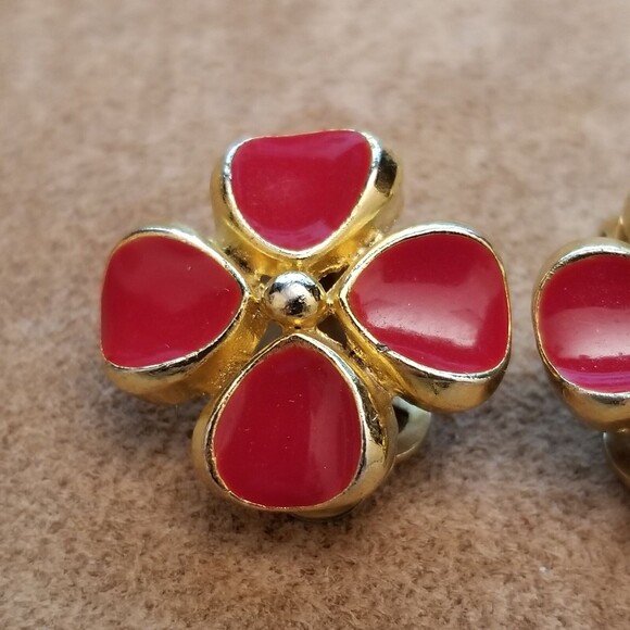 Vintage SPHINX Red Enamel Four-Leaf Clover Clip Earrings – Gold-Tone Lucky Charm - Picture 3 of 7
